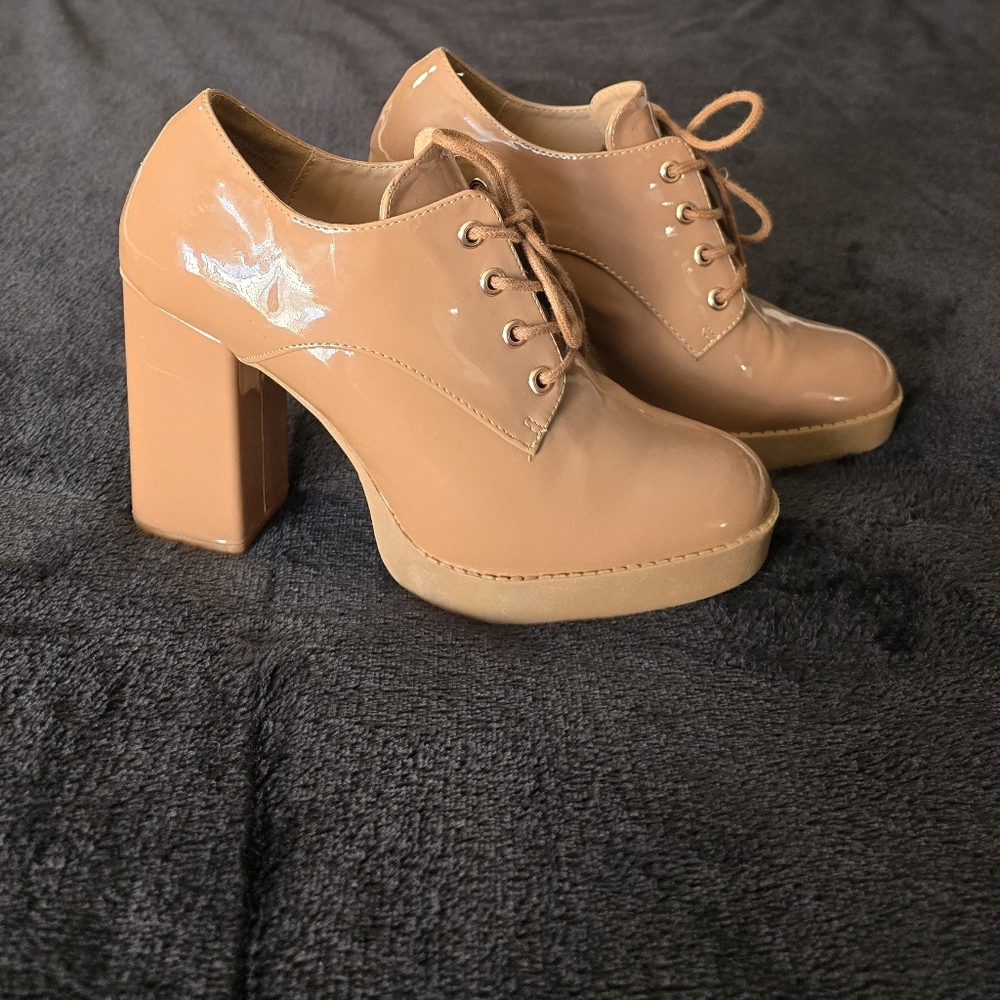 Heel/booties Versona size 10 womens. Lace up detail on the front.
